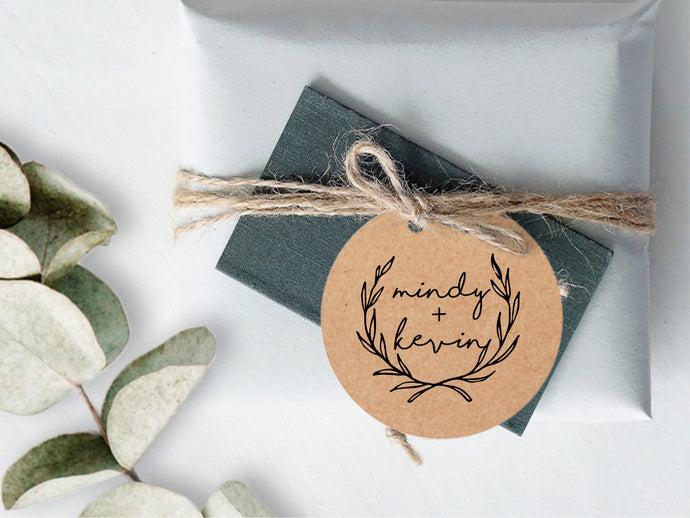 Round wedding name gift tags for your custom wedding and party favours