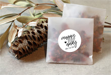Load image into Gallery viewer, Velvet blend - cones and eco-friendly flower confetti set from Kooka Paperie